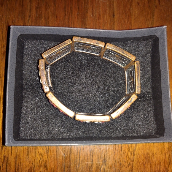 🏵️Flower Bracelet🏵️ - Picture 5 of 5